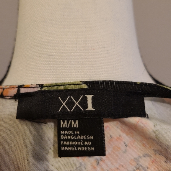 F21 Short Form Fitting Dress - Picture 5 of 5